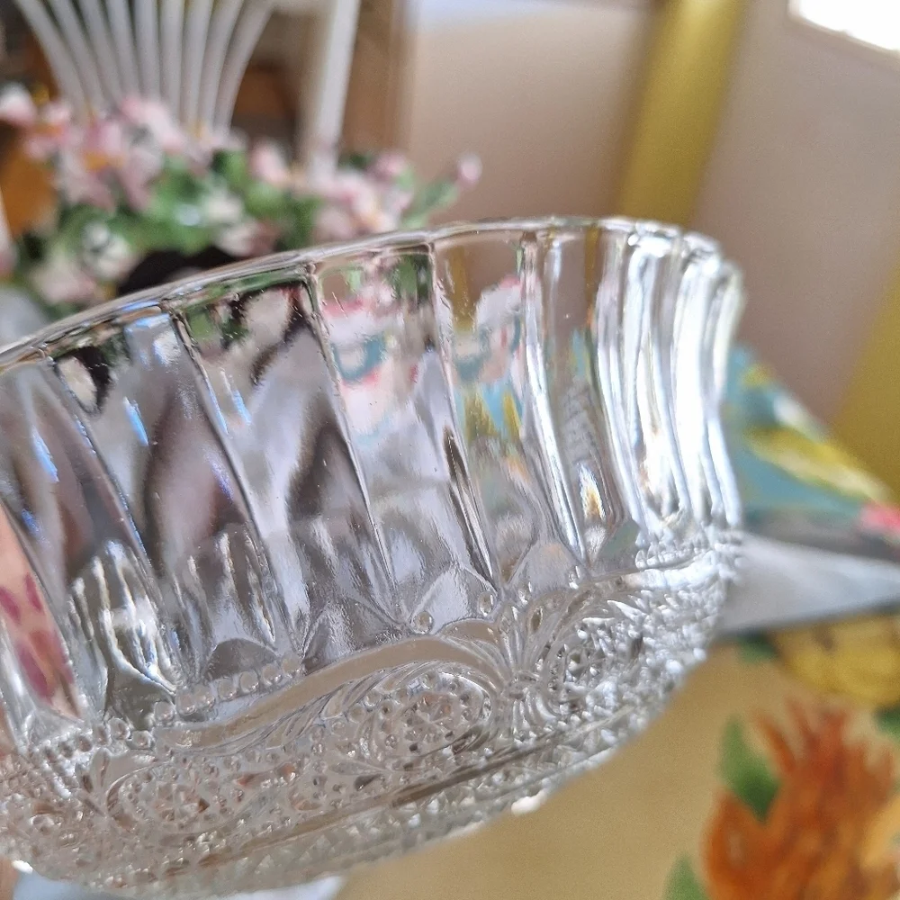 CRYSTAL GLASS FRUIT BOWL